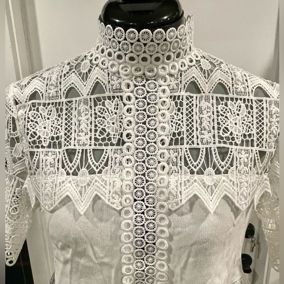 Alexis lace short sleeve, high neck blouse, handkerchief hem, white, szXS, GUC - Picture 11 of 13